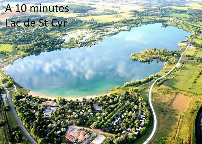 Holiday home Maison Proche Futuroscope